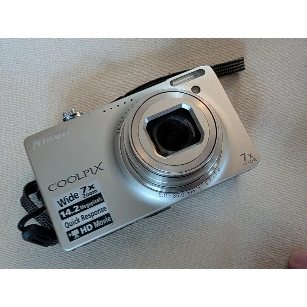 Nikon Coolpix S6000 Silver 14.2MP 7x Zoom Digital Camera SD Card Charger Working